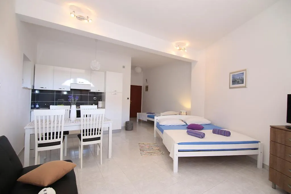 Apartments Kristo Trogir 0*,